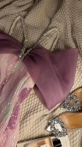 فستان انيق مموج بألوان