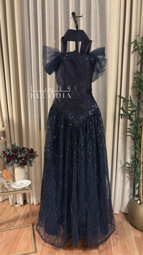 فستان سهره مطرز مع شال منفصل