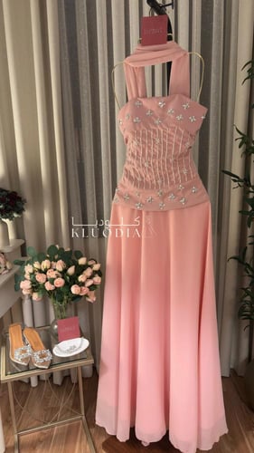 فستان مناسبات انيق + وشاح طويل منفصل