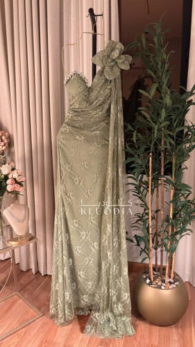 فستان مناسبات دانتيل فخم