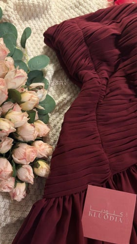 فستان ناعم انيق بشال طويل