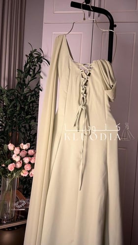 فستان ناعم تفاحي بشال طويل