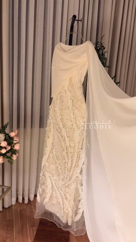 فستان فخم ساتر لون سكري