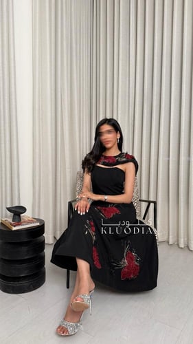 فستان اسود ميد بتدخيلة ورد