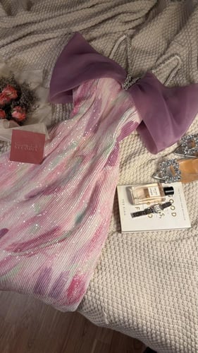 فستان انيق مموج بألوان