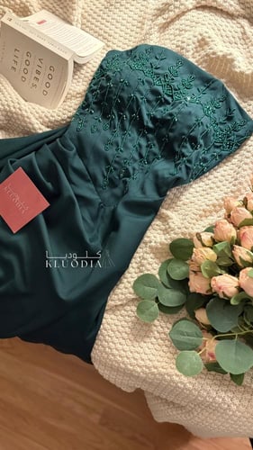 فستان زيتي سهره مطرز ب اكمام منفصله