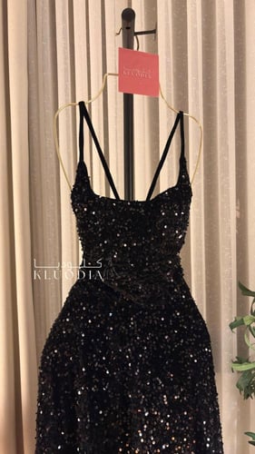 فستان مخمل بترتر اسود بذهبي ميدي