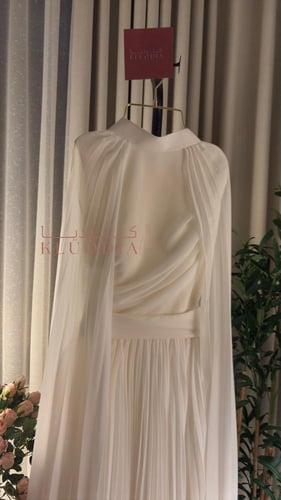 فستان ابيض ساتر كسرات