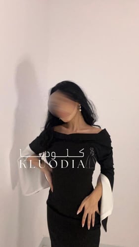 فستان اسود طويل وساتر