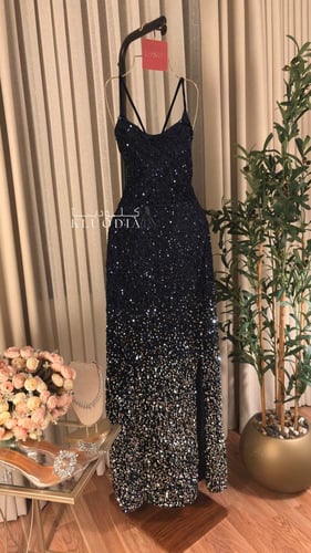 فستان مخمل طويل بترتر كحلي وابيض