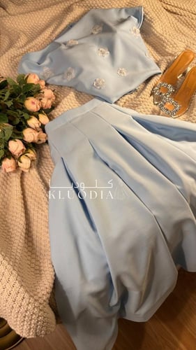 طقم عيد سماوي قطعتين+ورود بيضاء