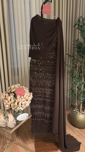 فستان فخم بني ساتر