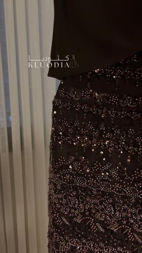 فستان فخم بني ساتر