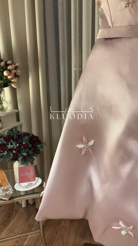 فستان حفلات للسن المحير