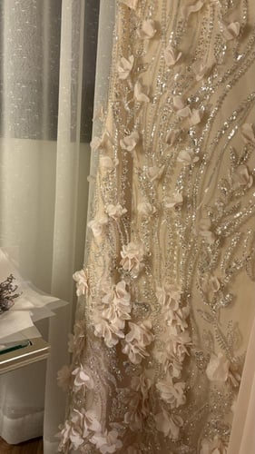 فستان بيج ساتر مطرز بشال منسدل