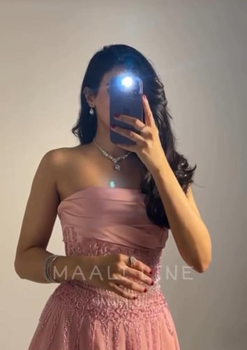 فستان شيفون مطرز وردي