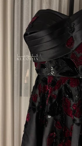 فستان سهره اسود بتدخيلة ورود مخمليه