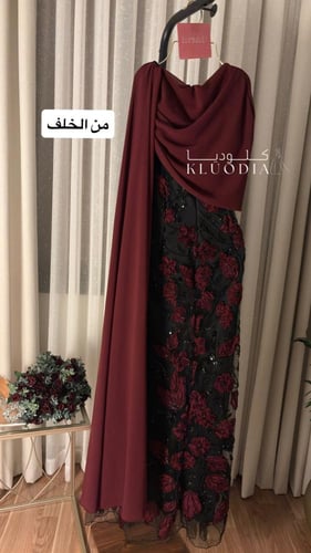 فستان سهرة فخم بشال عودي منسدل