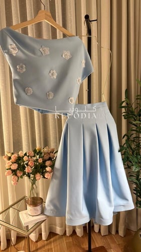 طقم عيد سماوي قطعتين+ورود بيضاء