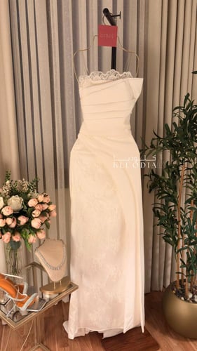 فستان دانتيل ابيض انيق