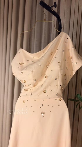 طقم عيد انيق مزين بفصوص لون بيج