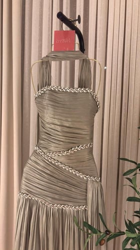 فستان مناسبات بليسيه انيق بوشاح ناعم