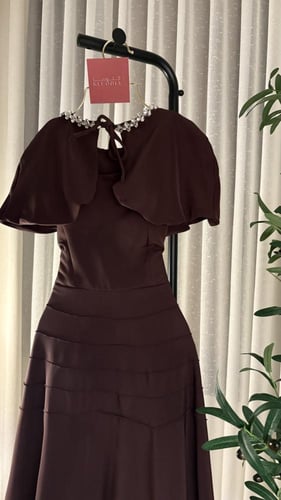 فستان عيد بني قطعتين