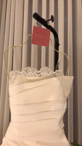 فستان دانتيل ابيض انيق