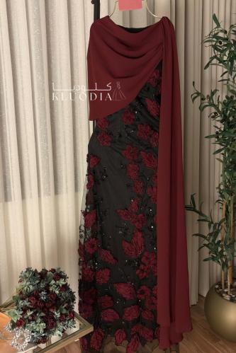 فستان سهرة فخم بشال عودي منسدل