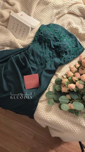 فستان زيتي سهره مطرز ب اكمام منفصله