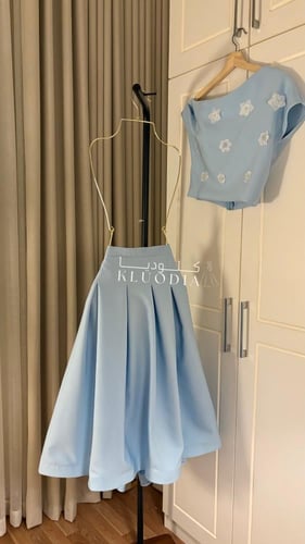 طقم عيد سماوي قطعتين+ورود بيضاء