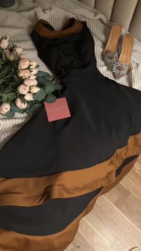 فستان اسود انيق