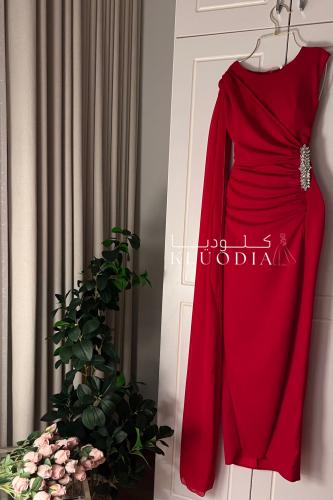 فستان احمر ناعم بشال وقطعة كرستال