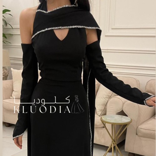 فستان كريب بأطراف لمعه