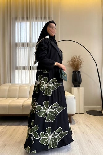 عبايه جاكيت كتان وفي الاسفل كريب اسود مطرز +طرحه س...