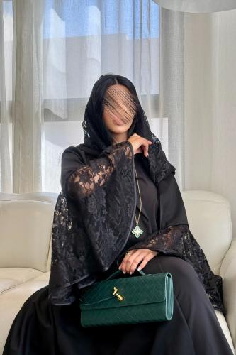 عباية كتان اسودمزينه بدانتيل على الاكمام +طرحه نصف...