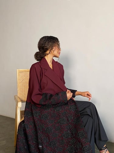 عباية كريب مع دانتيل اسود قصة نص كلوش + طرحه