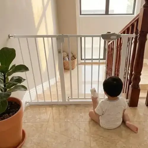 حاجز درج أمان للأطفال (عرض 76-83 سم) - S1