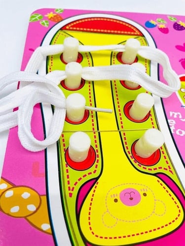 لعبة ربط الحذاء بنات