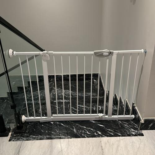 حاجز درج امان للاطفال العرض العرض 76 سم ويتمدد الى...