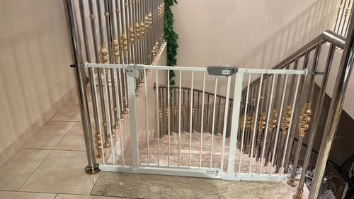 حاجز درج و باب امان للاطفال ارتفاع 103 سم و العرض...