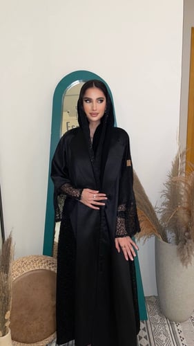 عباية كلوش القماش تفته مع شبك لامع