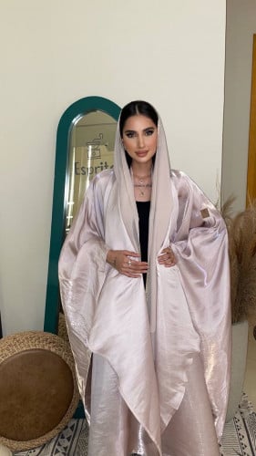 عبايه حرير لمعه لون بينك فاتح