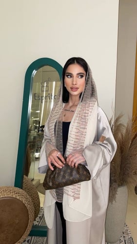 عباية بشت كريب حرير مع تل مطرز