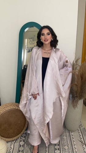 عبايه حرير لمعه لون بينك فاتح