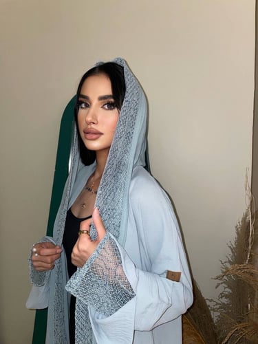 عبايه كلوش كريب مع شبك لامع بالاكمام و الطرحه
