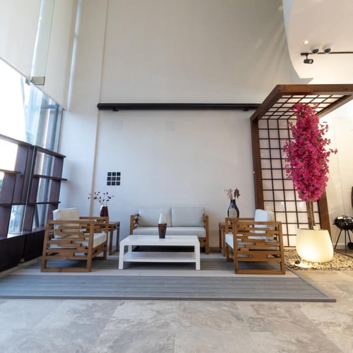 مظلة كهربائية متحركة