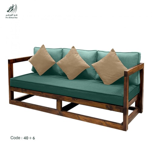 كنب ثلاثة نفر