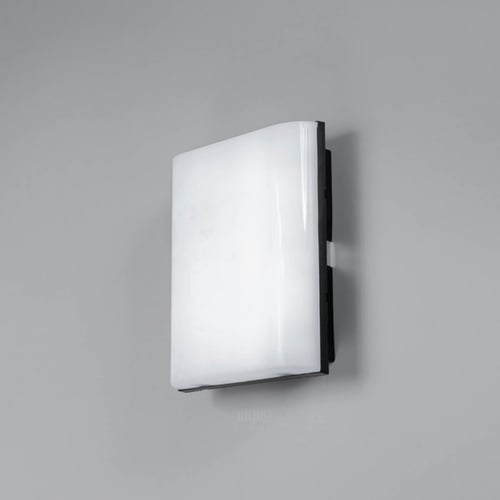 انارة بشكل مربع مع اطار اسود