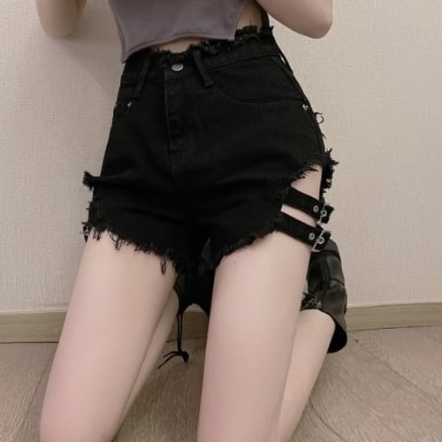 شورت جينز ممزق بخصر كبير بفتحات من الجانبين